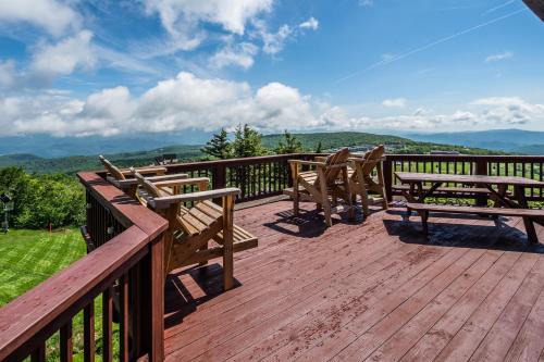 139 Skiloft Road by Carolina Stays