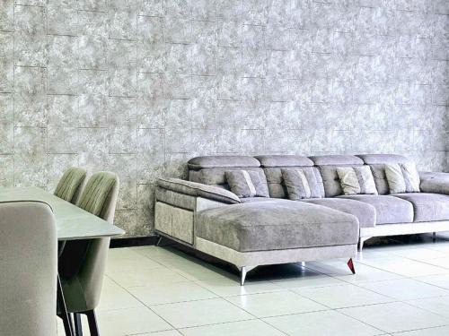 14楼双层空中别墅 Double Storey Penthouse Spacious Common Space for Gathering