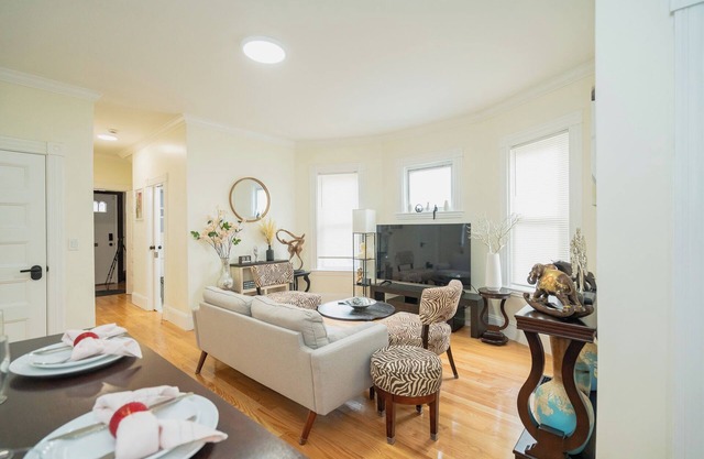 14a-Cozy and well decorated apartment in awesome Boston