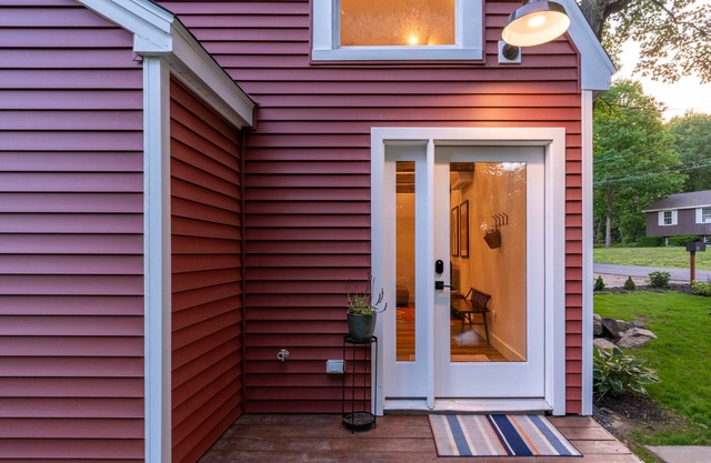 15 min walk to the beach!