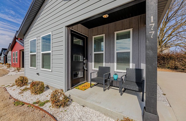 177 Tiny Home near MTB Trails Walmart HQ Sleeps 6