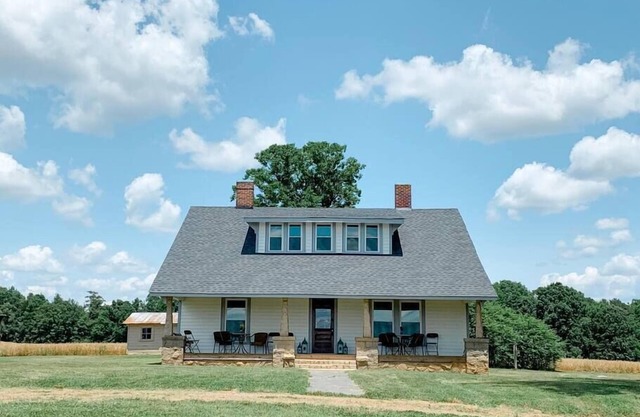 1901 Farmhouse peaceful nature experience