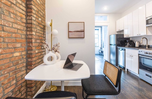 1Br, w/W/d in unit, By Subway