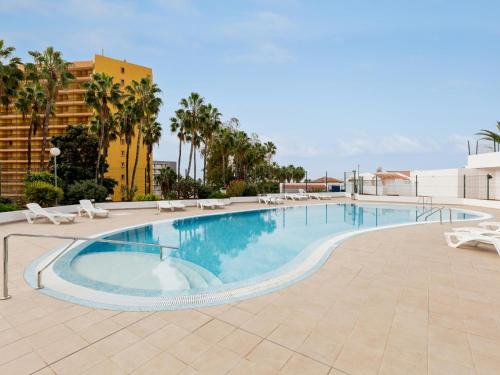 1H. Cozy Las Flores with Pool