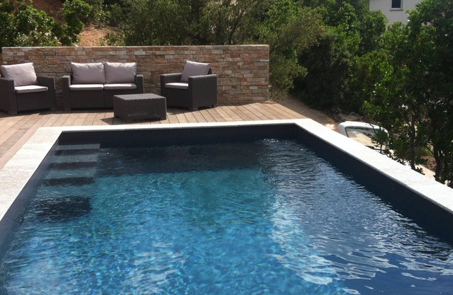 2 bedroom house with private pool 5 minutes from the beaches