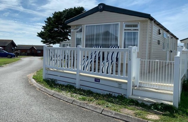 2-Bed Park Home in Historic Polperro. Walk to beach/village. Parking.Sun Deck