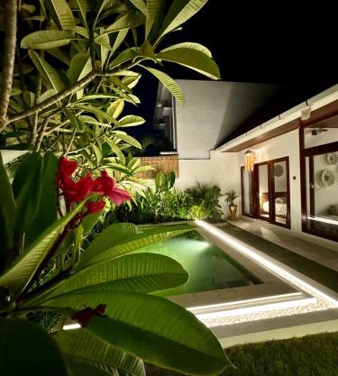 2 bed villa-Sleeps 4-Private Pool-10 min to beach