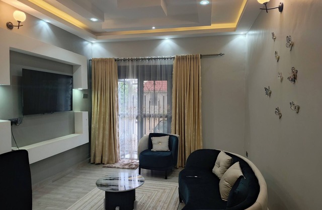 2-bedroom, 2 units corporate Nsubbe apartment in charming Mukono with WiFi