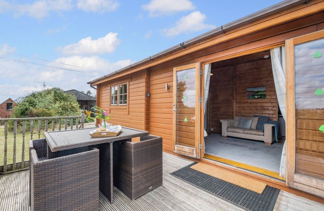 2 bedroom accommodation in Netherseal