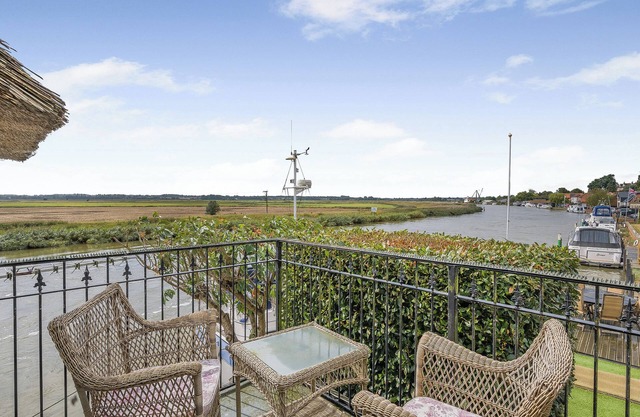 2 bedroom accommodation in Reedham