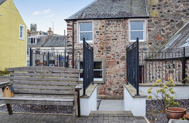 2 bedroom accommodation in Abernethy, Perth
