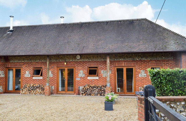 2 bedroom accommodation in Martin, Fordingbridge