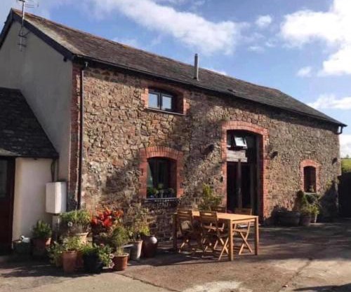 2 Bedroom Barn Sleeps 4 -Hot Tub -Barbeque