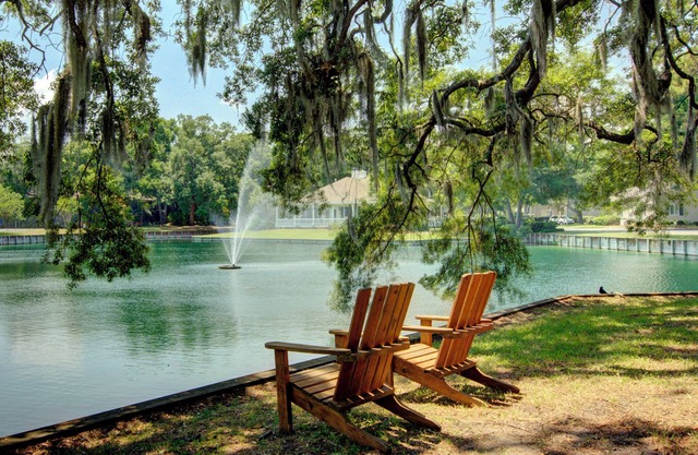 2 Bedroom, beautifully decorated condo, St. Simons Island, heated pool