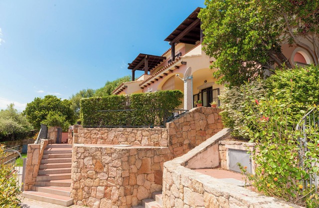 2-bedroom condo in serene Malamurì with AC