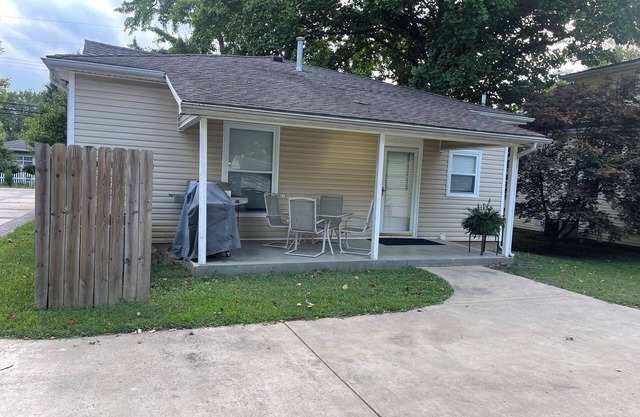 2 bedroom , cottage, easy and close location to shopping, restaurants and away