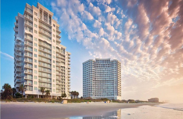 2 Bedroom Deluxe Condo on Myrtle Beach, Wyndham Seawatch!