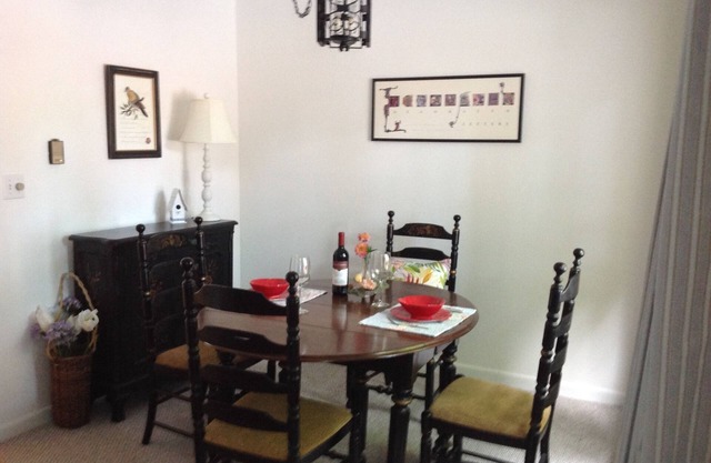 2 Bedroom renovated townehouse, #5 , Beautifully decorated at Garfield House