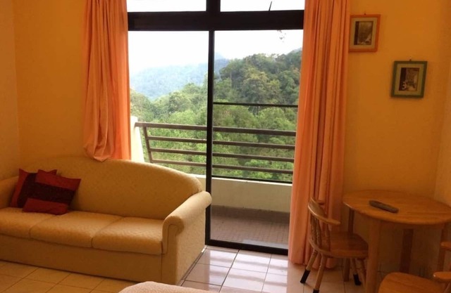 2 Bedrooms Apartment by Paul