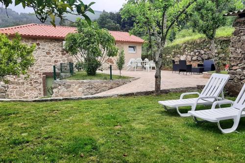 2 bedrooms house with enclosed garden and wifi at Barrio