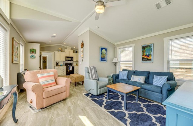 2 Blocks From Aransas Bay Family Home with Patio!