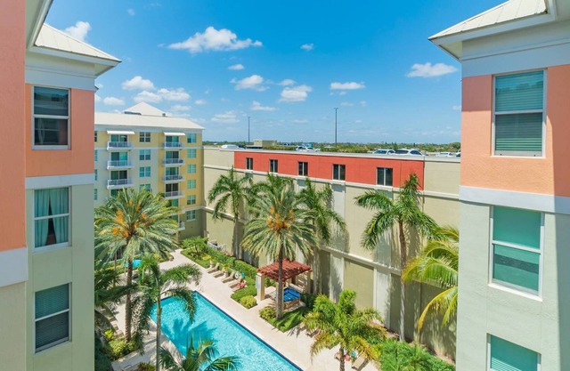 2 BR / 2 BA Condo with Beautiful Pool, Marina