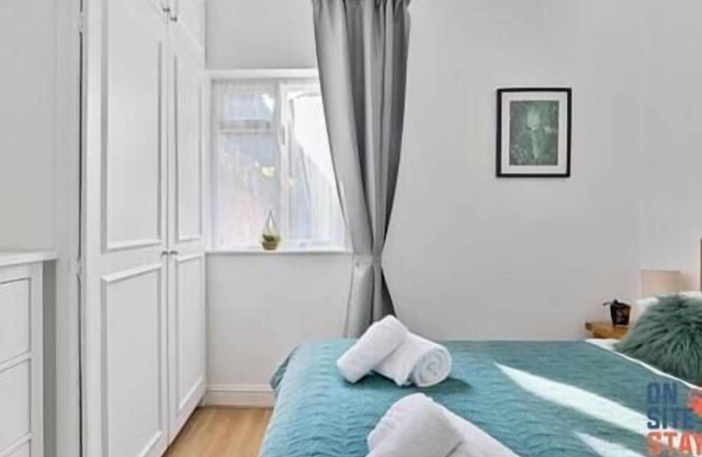 2-BR Flat w. Garden near Wimbledon Station