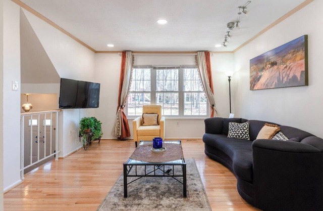 2 BR Practical Comfy 5min Metro 15min IAD 20min DC