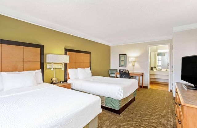 2 Comfortable Rooms Near Disney & Universal – Ideal Base for Orlando Fun!