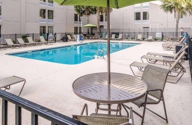 2 Double Beds Deluxe Rm at La Quinta Inn by Wyndham Myrtle Beach- N Kings Hwy