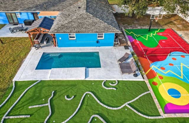 2 Homes- Heated Pool & Pickleball- The Dunedin Duo