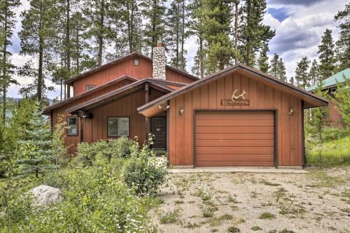 2 Mi to Grand Lake Cabin with Fireplace and Library!