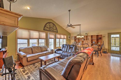2 Mi to Ski Resort! Beech Mtn Cabin with Slope Views