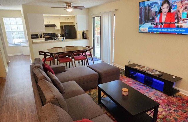 2 miles to FSU-Twin King Master Beds-2 BR 2.5 Bath