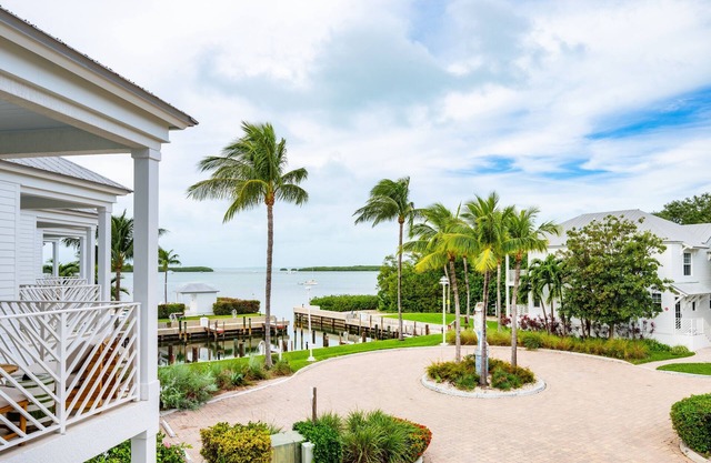 2 Spacious Units, Beachfront Property, Onsite Pool, Free Parking, Pet-friendly!