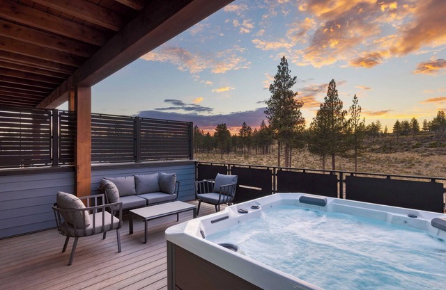 2 Units Minutes to Old Bend Deck + Hot Tub 1216 Skyline Ranch by Avantstay