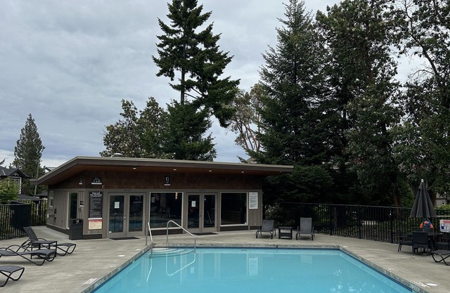 #20 Sunrise Ridge 2bdrm 2.5 bath townhome modern design w/ocean & beach + pool