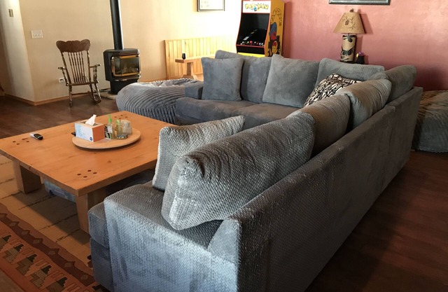 2400 SF FIRPLC T & G PINE/CEDAR HOT TUB MTN VIEWS GRT LOC OFFICE PACMAN