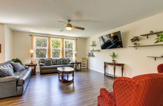 25 Mi To Columbus: Pet-Friendly Family Home!