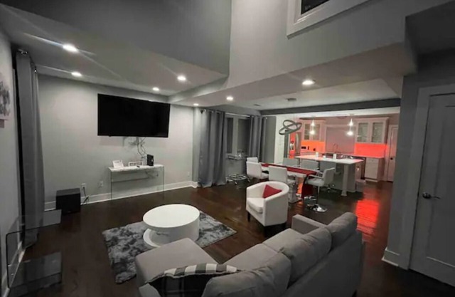 2686- The Lions Den!(420)