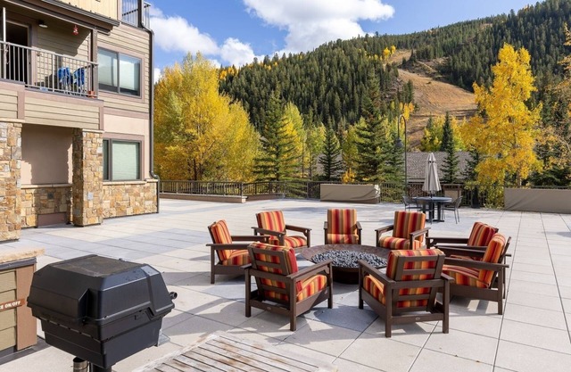 2782 Slopeside 1 Bedroom Condo by RedAwning