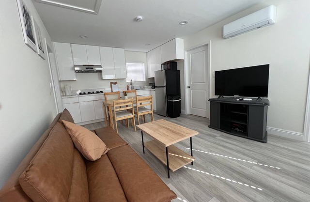 2B2B Between Disney and universal family house in Hacienda Heights