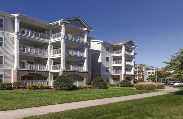 2BD/Nashville - Pool, Gym, Kitchen, Jet Tub, WiFi!