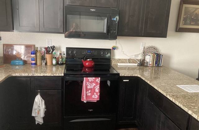 2BR+2.5Bath+2Car Garage-Pets ok!