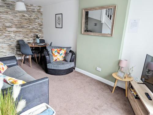 2BR-Dean Hse-Fully Equipped-Dog Friendly-Parking-WiFi