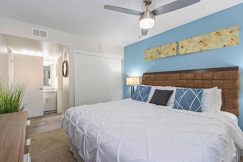 2BR near Stone Creek - Pool & Mall Access Comfort - C254