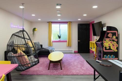 2BR Suite at Smuggler's Notch with sauna hot tub arcade & river