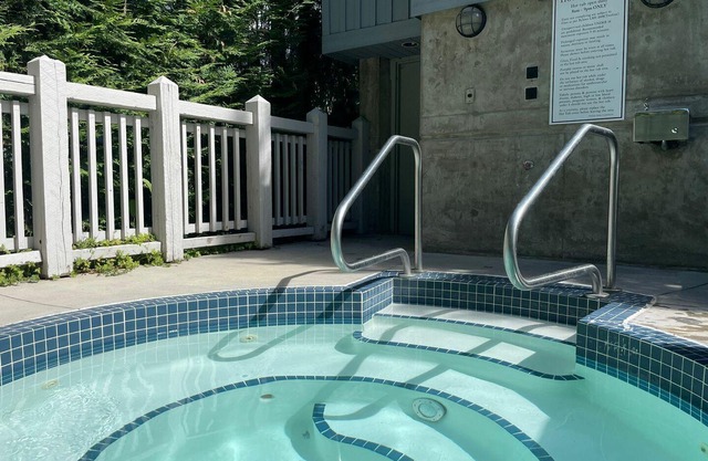 2BR | Treeline - Benchlands | Dog Friendly | Ski-in Access | Free Parking