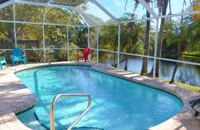 3/2 Lakefront Pool Home ☀️ NW Bradenton ☀️ Pool South Exposure