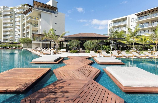 3 Bdr 🛏️+ 3.5 bthr 🛁 Apt ocean view/Pool 🩱 🩳and beach access 🏖️🌊